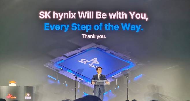 곽노정 SK하이닉스 대표이사 사장이 27일(현지시간) 미국 인디애나주 웨스트라피엣에서 열린 인디애나 팹 공식 기공식에서 기념사를 하고 있다. (사진=이데일리 성주원 특파원)