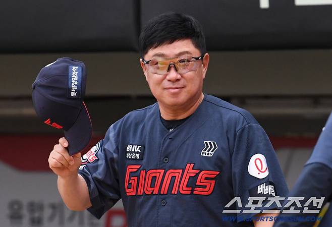 26일 광주 기아챔피언스필드에서 열린 KIA와 롯데의 경기. 롯데 김태형 감독이 경기 전 미소 짓고 있다. 광주=박재만 기자 pjm@sportschosun.com/2026.08.26/