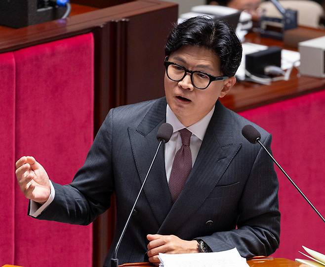 무소속 한동훈 의원이 지난 24일 국회에서 열린 예산결산특별위원회 전체 회의에서 장미란 씨 실종 사건 관련한 질의를 하고 있다. 2026.8.24 [사진=연합뉴스]