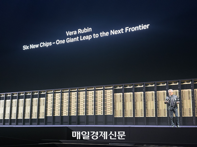 지난 1월 미국 라스베이거스에서 열린 CES에서 젠슨 황 엔비디아 CEO가 발표하고 있다. [사진=원호섭 특파원]