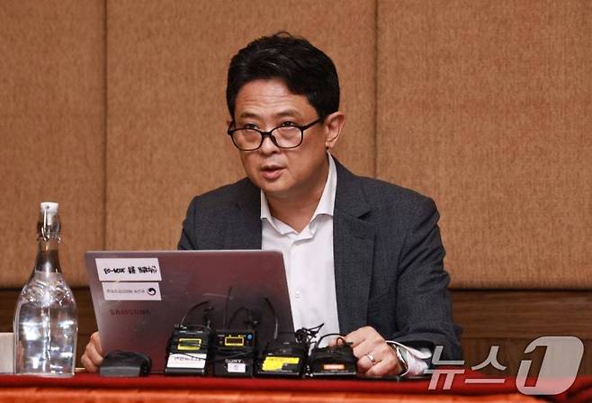 임상우 네팔 대홍수 정부합동 신속대응팀 단장이 28일 네팔 카트만두 주네팔 대사관 인근의 한 호텔에서 언론 브리핑을 하고 있다. 뉴스1