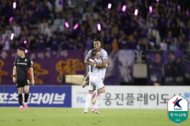 안양의 동점골 터뜨린 아일톤 [한국프로축구연맹 제공. 재판매 및 DB 금지]