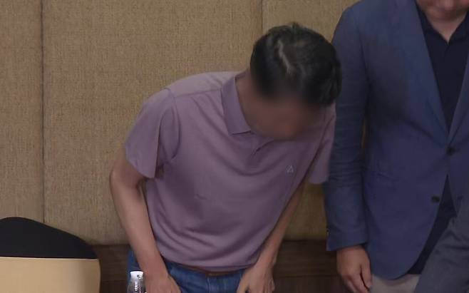<YONHAP PHOTO-5108> 인사하는 두산에너빌리티 현장소장     (카트만두=연합뉴스) 네팔과 중국 국경 히말라야 산악지대에서 발생한 대규모 홍수 사태와 관련 두산에너빌리티 현장소장이 30일(현지시간) 네팔 카트만두 한 호텔에서 취재진과 인터뷰하며 인사하고 있다. 2026.8.30 [연합뉴스TV 제공. 재판매 및 DB 금지]    photo@yna.co.kr/2026-08-30 23:52:16/<저작권자 ⓒ 1980-2026 ㈜연합뉴스. 무단 전재 재배포 금지, AI 학습 및 활용 금지>