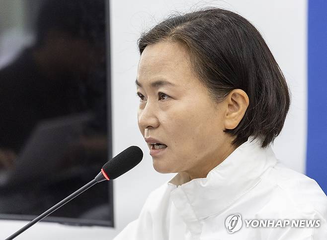 발언하는 조국혁신당 이해민 선대위 총괄본부장 (서울=연합뉴스) 황광모 기자 = 조국혁신당 이해민 중앙당 선거관리위원회 총괄본부장이 1일 국회에서 기자간담회에서 발언하고 있다. 2026.6.1 hkmpooh@yna.co.kr