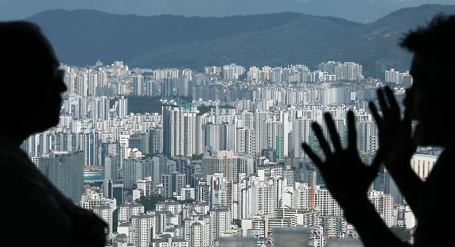 이달 서울 시내 한 아파트 밀집 지역 모습. /연합뉴스