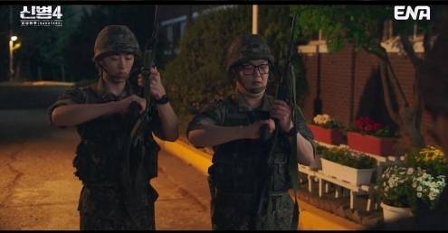 ‘신병4: 사보타주’ 이원정, 김민호 (사진=KT 스튜디오 지니)