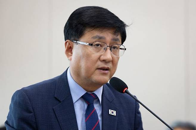 김성환 기후에너지환경부 장관이 지난달 19일 서울 여의도 국회에서 열린 기후에너지환경노동위원회 제3차 전체회의에 출석해 2025회계연도 결산 및 예비비지출 관련 제안설명을 하고 있다. / 사진 제공=뉴스1