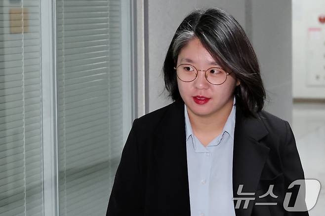 성평등가족부 장관 후보자로 지명된 용혜인 기본소득당 의원이 31일 오전 서울 여의도 국회 의원회관으로 출근하고 있다. 2026.8.31 ⓒ 뉴스1 황기선 기자