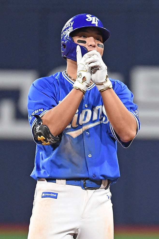 삼성 김영웅이 23일 서울 고척스카이돔에서 열린 2026 KBO리그 키움전에서 안타를 날린 뒤 기뻐하고 있다. 사진 | 삼성 라이온즈