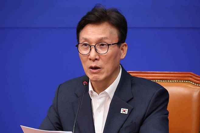 김민석 더불어민주당 대표가 지난달 31일 오전 서울 여의도 국회에서 열린 공천혁신추진단·정당개혁추진단·개헌추진단 1차 회의에 참석해 발언하고 있다. 김혜윤 기자 unique@hani.co.kr