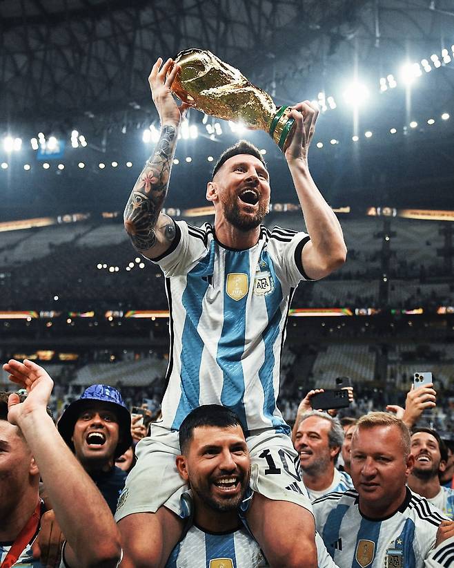 2022 카타르 월드컵 우승 세리머니를 펼치는 메시. 사진=FIFA SNS