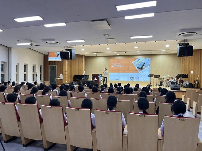 임성택 매일경제 선임연구원이 NIE 경제교육을 주제로 강의를 하고 있다. 김주원 인턴기자