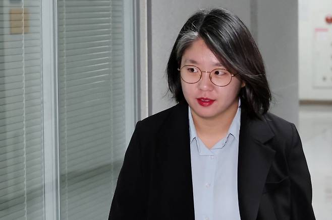 성평등가족부 장관 후보자로 지명된 용혜인 기본소득당 의원이 31일 오전 서울 여의도 국회 의원회관으로 출근하고 있다. 2026.8.31. 뉴스1