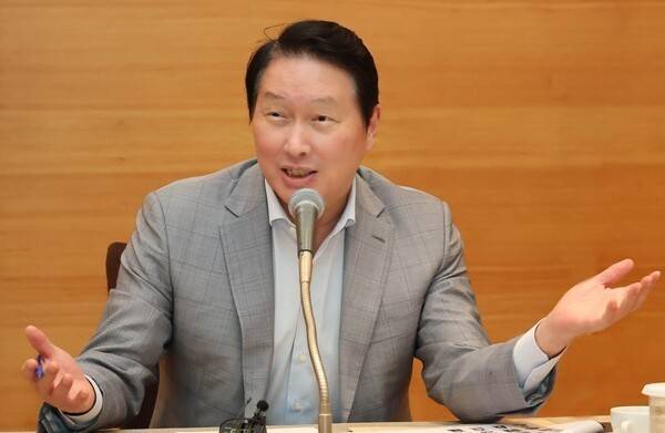 대한상의 제주포럼에서 기자간담회 중인 최태원 대한상의 회장 [출처=대한상의]