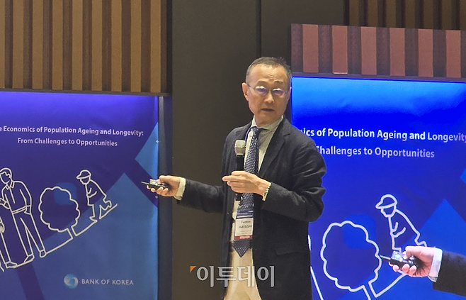 2일 서울 중구 한은 본점에서 열린 BOK-CEPR-OECD 공동 컨퍼런스에서 후미오 하야시(Fumio Hayashi) 일본 정책연구대학원 교수가 '일본 30년 장기 침체의 근본 원인을 주제로 기조연설을 발표하고 있다.(배근미 기자 athena3507@)
