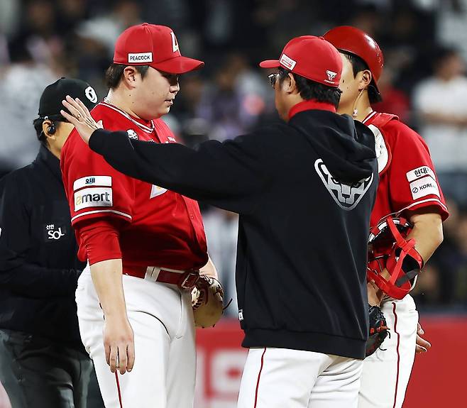 올 시즌 투구 내용에 부침을 보이고 있는 오른손 투수 이로운. 3일 고척 키움전에서 데뷔 첫 선발 등판한다. SSG 제공