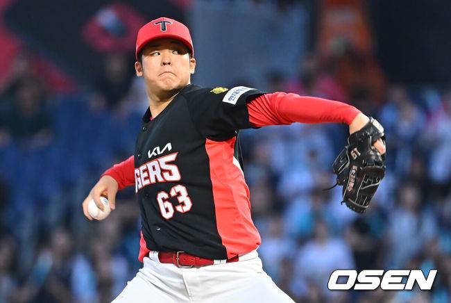 [OSEN=창원, 이석우 기자] 2일 창원NC파크에서 2026 신한 SOL KBO 리그 NC 다이노스와 KIA 타이거즈의 경기가 열렸다. 홈팀 NC는 토다가, 방문팀 KIA는 시라카와가 선발 출전했다. KIA 타이거즈 선발투수 시라카와가 역투하고 있다. 2026.09.02 / foto0307@osen.co.kr