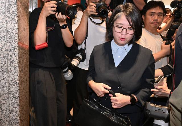 ▲용혜인 성평등가족부 장관 후보자가 2일 서울 서대문구에 마련된 인사청문회 준비 사무실로 출근하고 있다. ⓒ연합뉴스