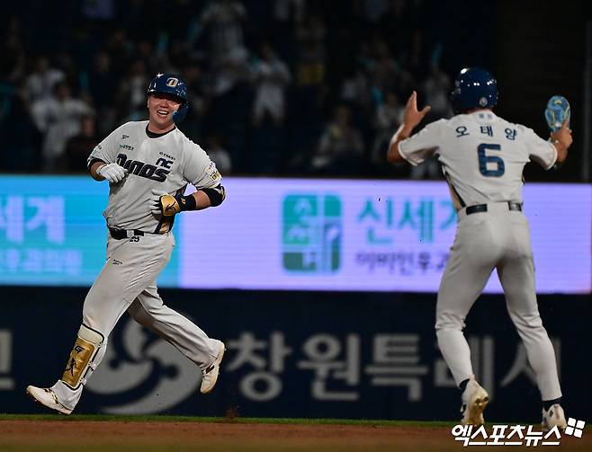 2일 오후 경상남도 창원NC파크에서 열린 ‘2026 신한은행 SOL KBO리그' KIA 타이거즈와 NC 다이노스의 경기, NC가 김형준의 끝내기 밀어내기 볼넷에 힘입어 KIA에 3:2로 승리했다.  이날 경기에서 승리한 NC 김형준이 기뻐하고 있다. 창원, 김한준 기자