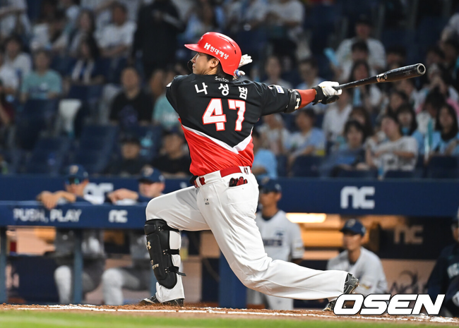 [OSEN=창원, 이석우 기자] 2일 창원NC파크에서 2026 신한 SOL KBO 리그 NC 다이노스와 KIA 타이거즈의 경기가 열렸다.홈팀 NC는 토다가, 방문팀 KIA는 시라카와가 선발 출전했다.KIA 타이거즈 나성범이 4회초 우익수 왼쪽 안타를 치고 있다. 2026.09.02 / foto0307@osen.co.kr