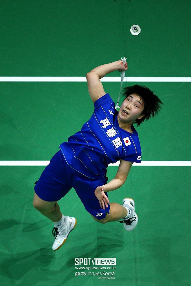 ▲ 여자단식 세계랭킹 16위 심유진(위 사진)은 3일 중국 창저우에서 열린 2026 세계배드민턴연맹 중국 마스터스 16강전에서 야마구치 아카네(사진)에 0-2(15-21 16-21)로 완패했다.