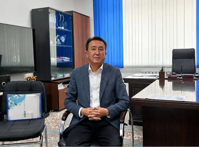 키르기스스탄 노동사회보장이민부 산하 해외고용센터(CEC) 박티벡 센터장 (비슈케크=연합뉴스) 박현수 기자 = 지난 7월 9일 CEC에서 연합뉴스와 인터뷰하는 키르기스스탄 노동사회보장이민부 산하 해외고용센터 쿠다이베르디에프 박티벡 센터장. 2026.9.3 phyeonsoo@yna.co.kr