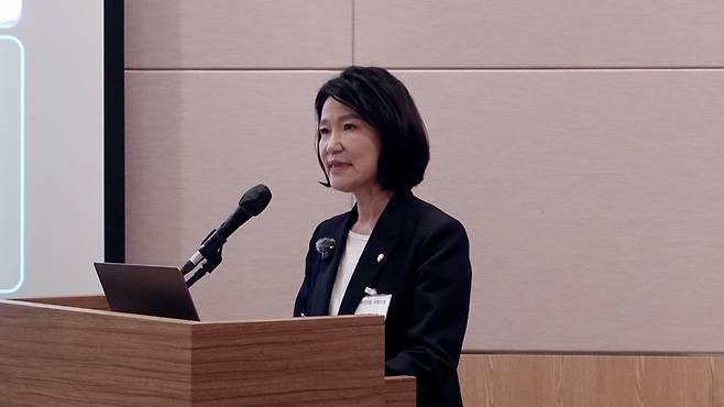 ▲이진숙 국민의힘 의원이 4일 서울 영등포구 FKI타워에서 열린 '제56차 전력포럼'에 참석해 개회사를 하고 있다. 사진=이현진 기자
