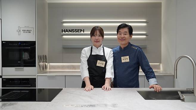 한샘 행사에 참여한 이연복 셰프(오른쪽)와 조서형 셰프(왼쪽).[제공=한샘]