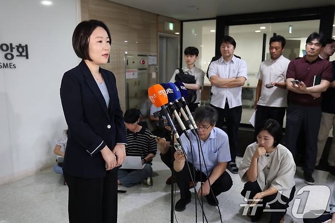 이소영 중소벤처기업부 장관 후보자가 4일 서울 영등포구 중소기업중앙회에서 열린 차담회를 마친 후 백브리핑을 하고 있다. 2026.9.4 ⓒ 뉴스1 오대일 기자