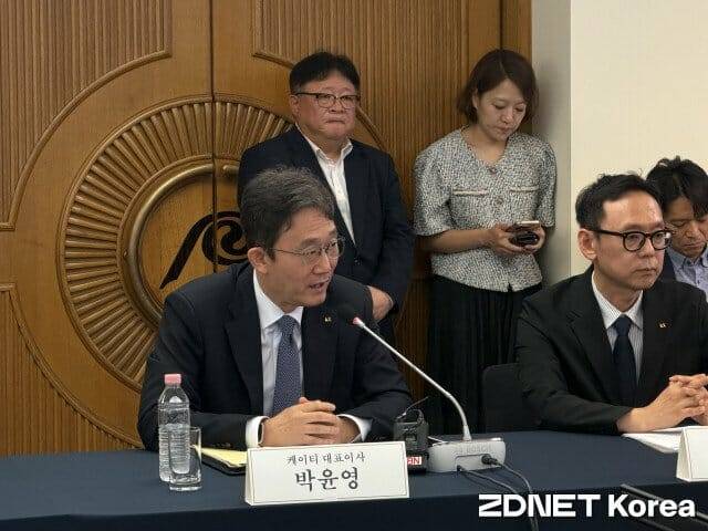 박윤영 KT 대표는 '모두의 AI'를 전 국민 '1인 1에이전트' 시대와 AI 3강 도약을 위한 징검다리로 규정했다.