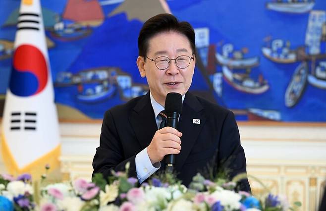 이재명 대통령이 4일 청와대에서 열린 시민사회 초청 간담회에서 발언을 하고 있다. 청와대사진기자단
