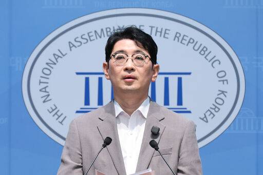 [서울=뉴시스] 최진석 기자 = 주진우 국민의힘 의원이 2일 여의도 국회 소통관에서 김성수 대법관 후보자의 강남 아파트 전세 관련 특혜 의혹 기자회견을 하고 있다. 2026.09.02. myjs@newsis.com