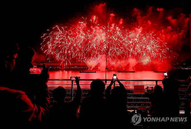 지난해 부산불꽃축제 [연합뉴스 자료사진]