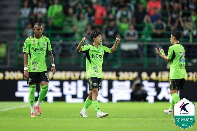 전북 현대 이승우가 골을 넣은 뒤 환호하고 있다. /한국프로축구연맹 제공
