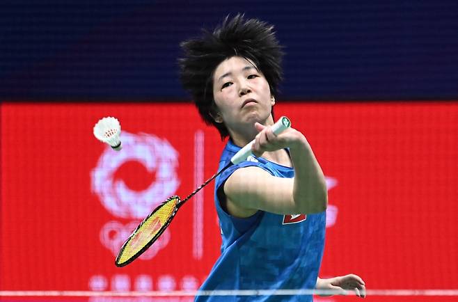 세계랭킹 1위 안세영(삼성생명)은 5일(한국시간) 중국 선전 아레나에서 열린 2026 세계배드민턴연맹(BWF) 월드투어 중국 마스터즈(슈퍼 750) 여자단식 준결승에서 일본의 야마구치 아카네(세계 3위)를 게임스코어 2-0(21-13 21-15)으로 완파하고 결승에 진출했다. 이날 안세영이 세계랭킹 3위 야마구치를 42분 만에 2-0으로 완파하자 BWF 해설가는 웃음을 터트리며 안세영의 압도적인 경기력에 감탄했다. 연합뉴스