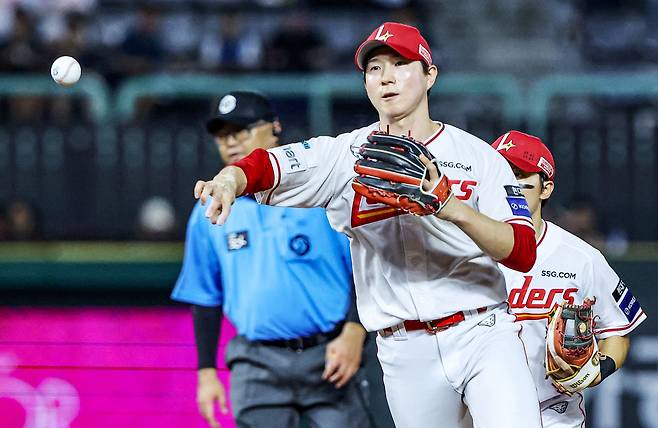SSG 랜더스 주전 유격수 박성한. SSG 제공