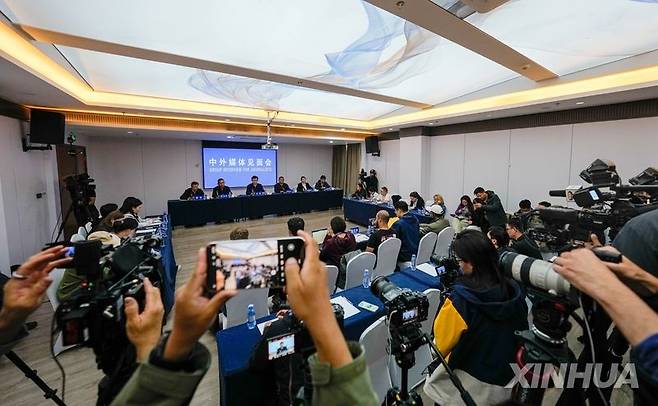 티베트 재난현장 기자간담회.연합뉴스