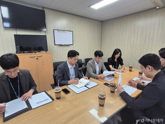 천민재 경위는 "사전에 과장님과 함께 전세사기 수사를 위한 매뉴얼과 체크리스트 등 체계를 만든 부분이 큰 도움이 됐다"며 "지금도 서로 판례와 아이디어를 수시로 공유하고 있다"고 했다. /사진=박진호 기자.