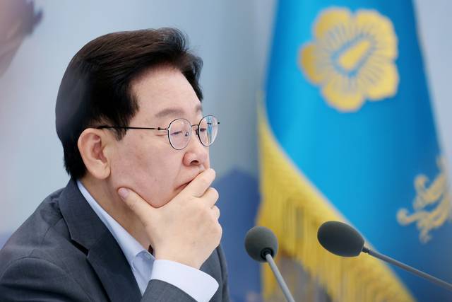 이재명 대통령 지지율 최저 관련 뉴스 이미지