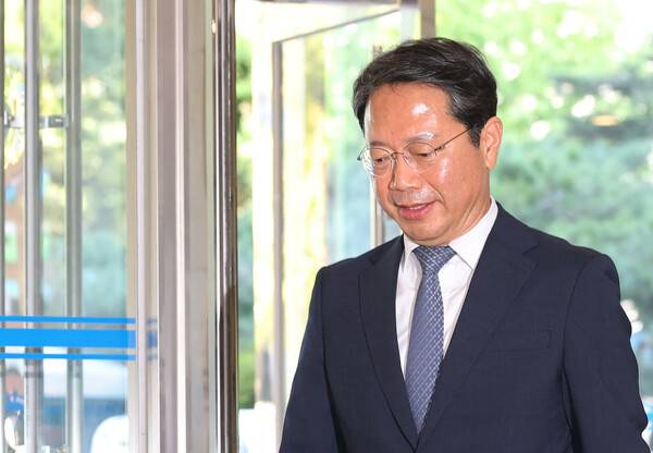 김승원 법무부 장관 후보자가 7일 서울 종로구 적선현대빌딩에 마련된 인사청문회 준비 사무실로 출근하고 있다. 2026.9.7 연합뉴스
