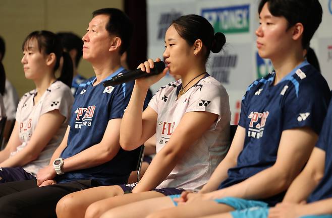 <yonhap photo-4375=""> 취재진 질문에 답하는 안세영(진천=연합뉴스) 김성민 기자 = 대한민국 배드민턴 국가대표 안세영이 8일 진천 국가대표선수촌에서 열린 2026 아이치·나고야 아시안게임 대한배드민턴협회 미디어데이에서 발언하고 있다. 2026.9.8ksm7976@yna.co.kr/2026-09-08 14:32:33/<저작권자 ⓒ 1980~2026 ㈜연합뉴스. 무단 전재 재배포 금지, AI 학습 및 활용 금지></yonhap>