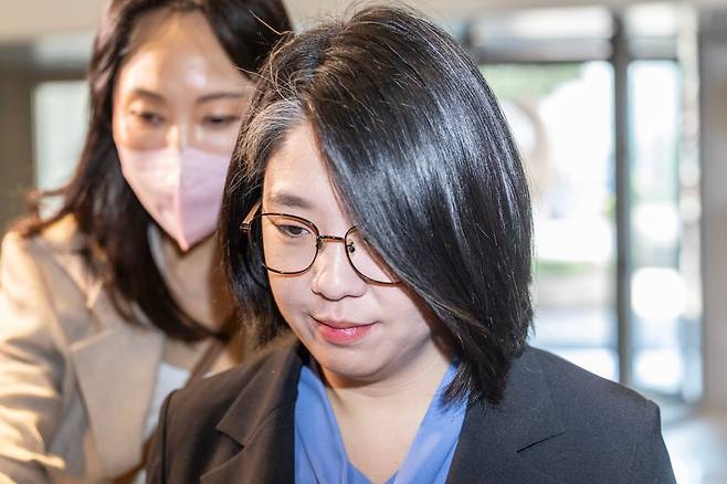 용혜인 성평등가족부 장관 후보자가 8일 오전 서울 서대문구 한국청소년활동진흥원에 마련된 인사청문회 준비 사무실로 출근하고 있다. /이태경기자
