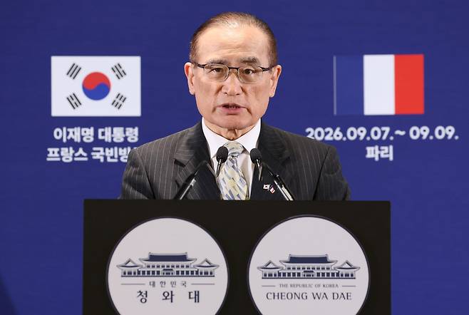 위성락 국가안보실장이 8일(현지시간) 프랑스 파리 한 호텔에 마련된 중앙기자실에서 한국-프랑스 정상회담 결과 관련 브리핑을 하고 있다./뉴스1