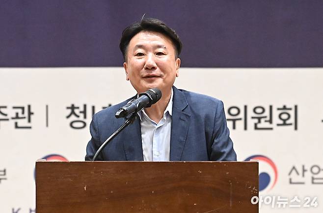 정현곤 청년과미래 이사장이 9일 서울 여의도 국회 의원회관에서 열린 제10회 대한민국 청년의날 축제 조직위원 위촉식 & 시상식에서 개최사를 하고 있다. [사진=곽영래 기자]