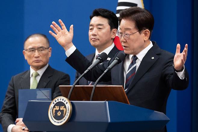 이재명 대통령이 지난 6월 19일 청와대 춘추관에서 유럽 및 주요 7개국(G7) 순방 결과 브리핑을 하고 있다. 이 대통령은 이날 이후 두 달 넘게 공개 기자회견을 가지지 않았다.[청와대사진기자단]