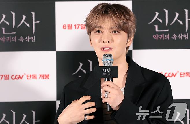 가수 겸 배우 김재중이 8일 서울 용산구 CGV용산아이파크몰에서 열린 영화 '신사: 악귀의 속삭임'(감독 구마키리 가즈요시) 언론시사회 및 기자간담회에서 취재진 질문에 답하고 있다. 2026.6.8 ⓒ 뉴스1 권현진 기자