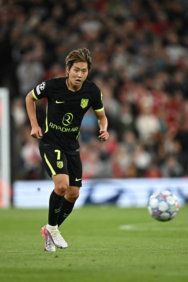 Atletico Madrid's South Korean midfielder #07 Lee Kang-in runs with the ball during the UEFA Champions League football match between Liverpool and Atletico Madrid at Anfield in Liverpool, north west England on September 9, 2026. (Photo by Paul ELLIS / AFP)        <저작권자(c) 연합뉴스, 무단 전재-재배포, AI 학습 및 활용 금지>