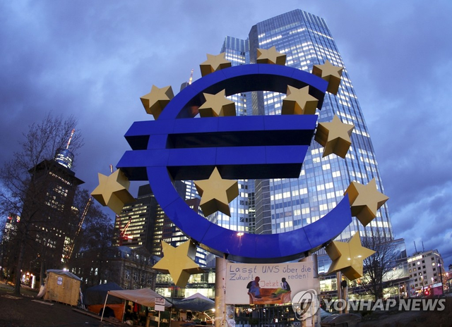 독일 유럽중앙은행(ECB) 로고. [AP=연합뉴스 자료사진]