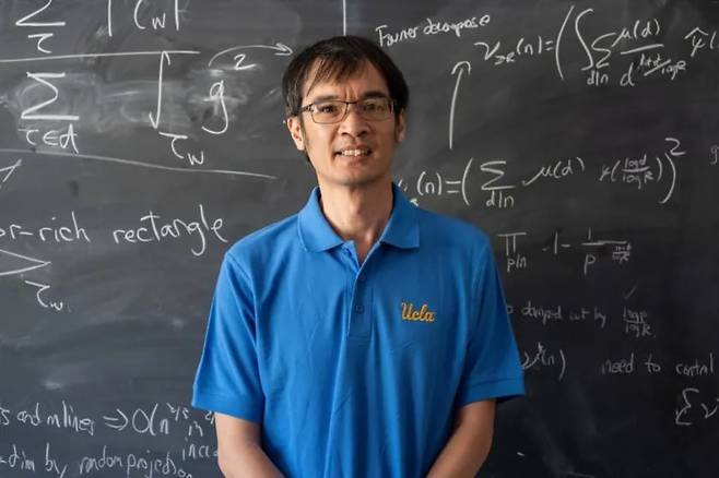 테렌스 타오 UCLA 교수는 9일(현지 시각) 과학매체 뉴사이언티스트에 “지금 벌어지고 있는 속도 경쟁은 아무에게도 도움이 되지 않는다”며 “과학이 이런 식으로 돌아가서는 안 된다”고 말했다./UCLA