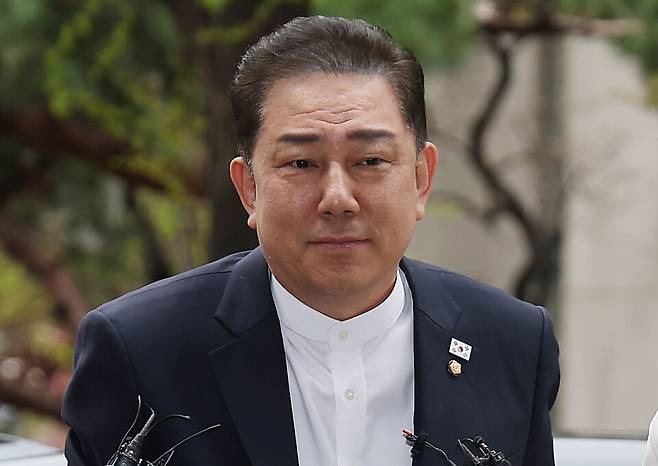&nbsp;공천헌금 등 총 13개 의혹을 받는 김병기 무소속 의원이 4월10일 서울 마포구 서울경찰청 공공범죄수사대에 출석하고 있다. ⓒ연합뉴스